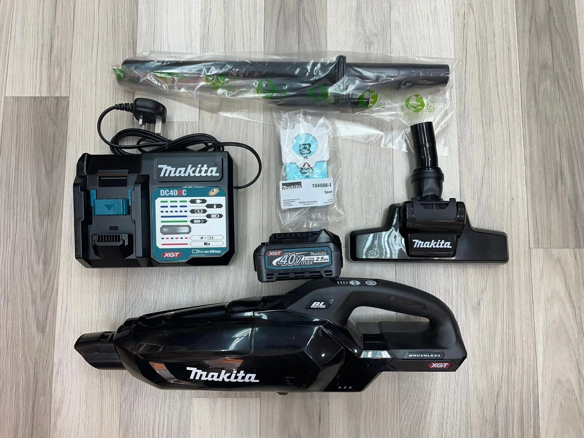 MAKITA CL002G 125W Cordless Cleaner With Fast Charger (DC40RC), 2.5Ah Battery (BL4025) | Model: M-CL002GD11