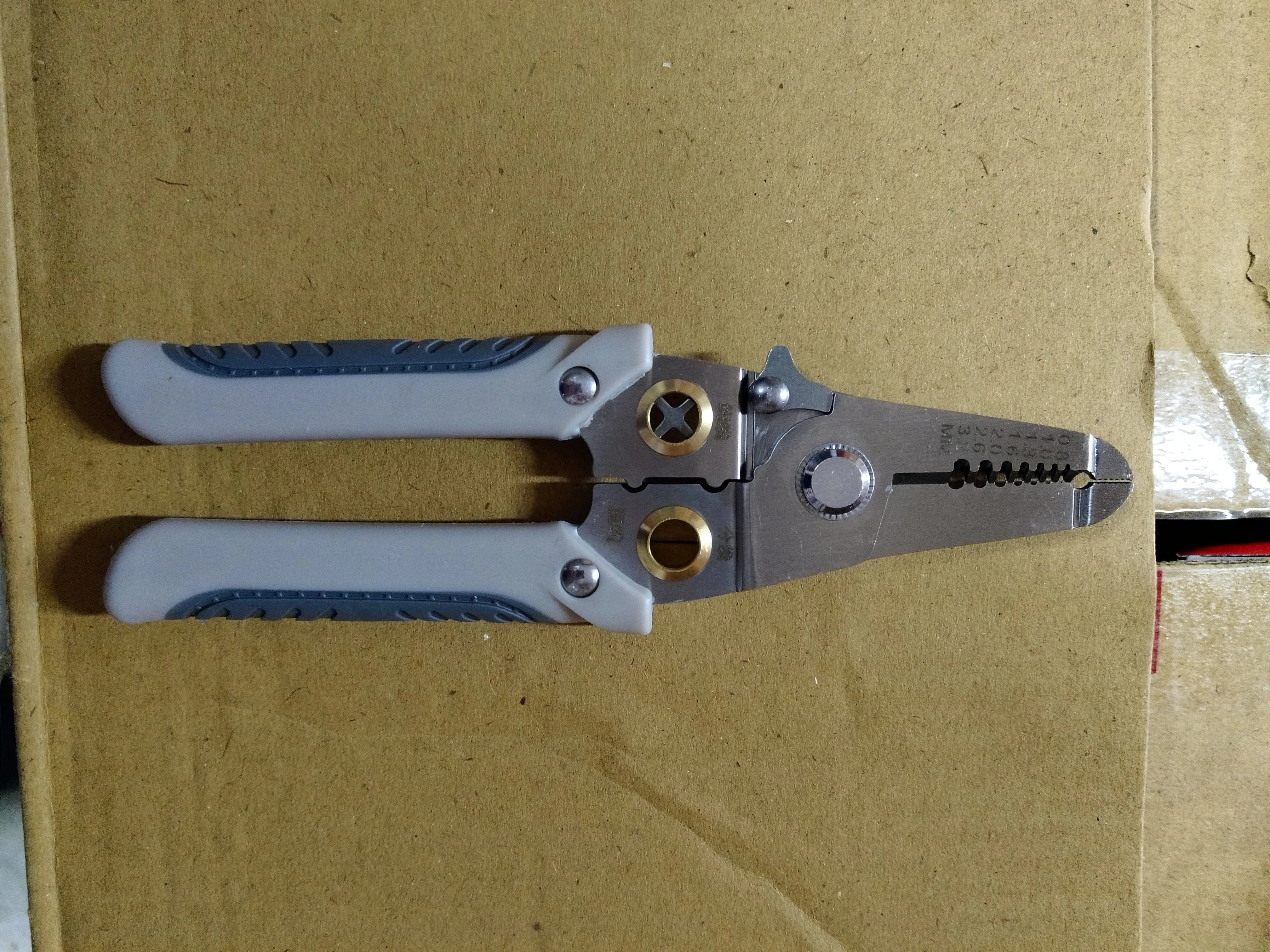 Stainless Steel Multi Wire Stripper 7" (0.8-3.2mm) | Model: WS1-YM-MT